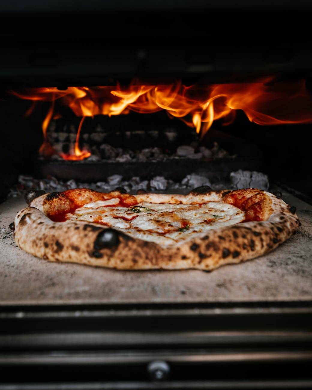 I consigli segreti per preparare la pizza perfetta a casa: la guida completa